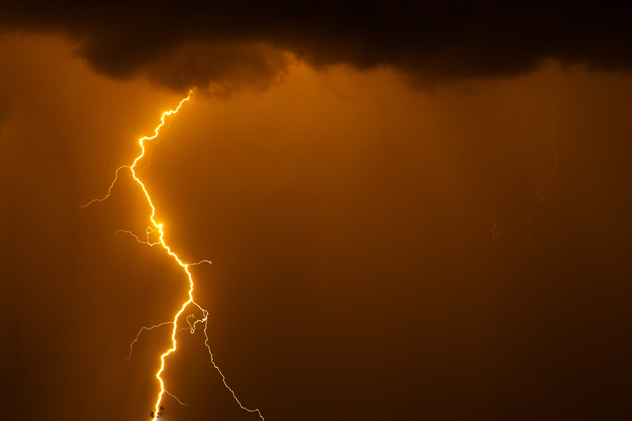 6 Incredible Things That Happen to You When You’re Struck By Lightning RateMDs Health News