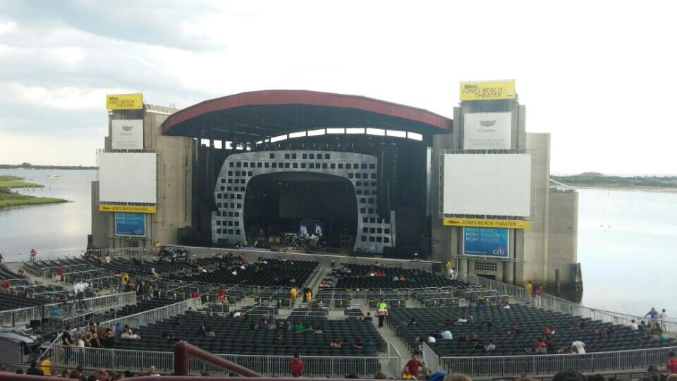 Stadium 6R at Jones Beach Theater