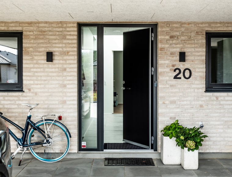 Vælg den rigtige dør til dit hus Rationel Vinduer og døre