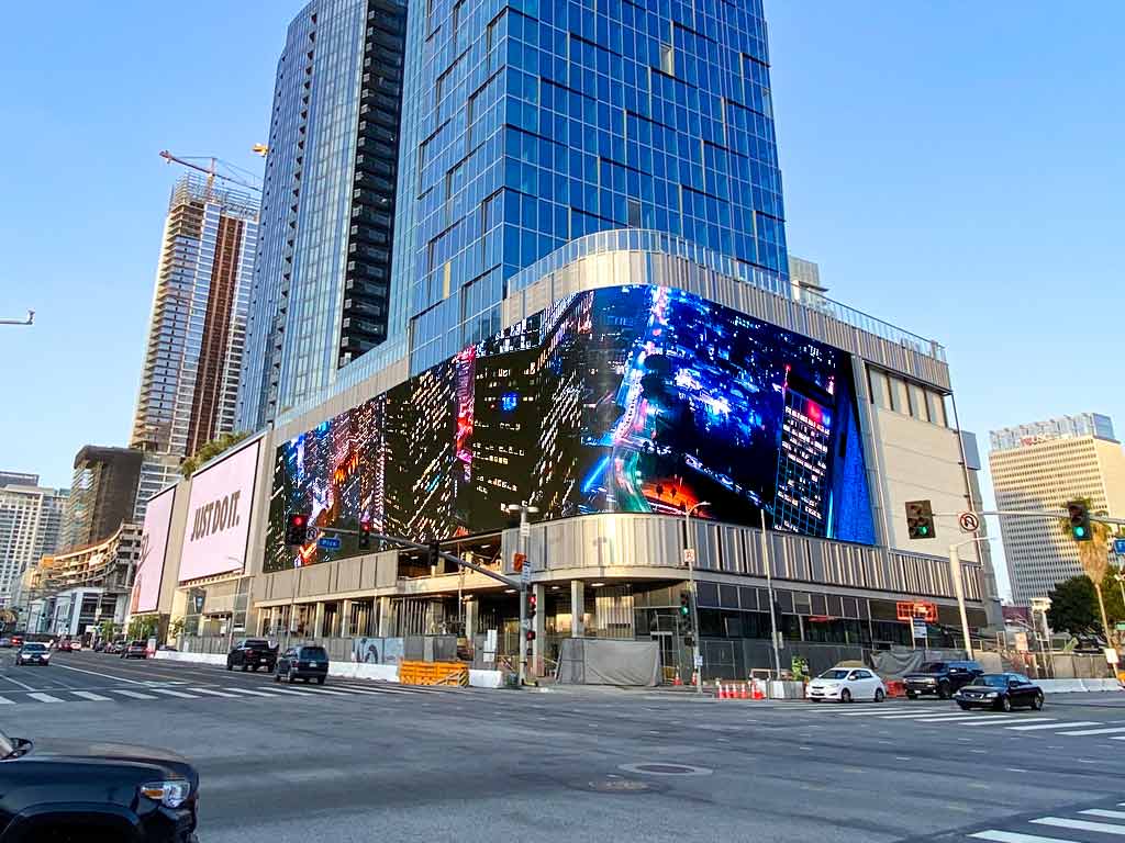 New SNA Displays Exterior Video Display Completed in Los Angeles at