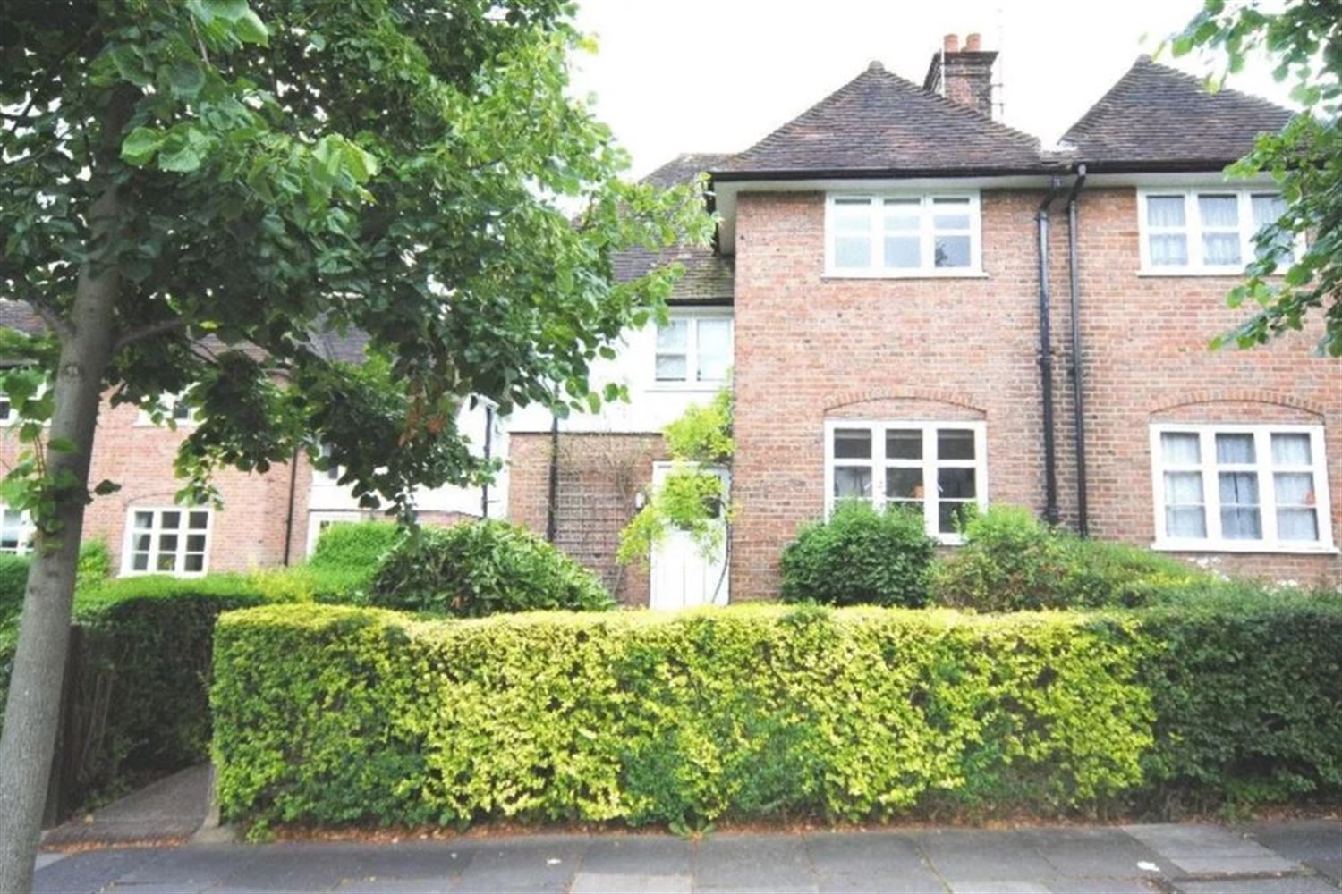 Erskine Hill, Hampstead Garden Suburb, NW11 6HT Rawlins Estates