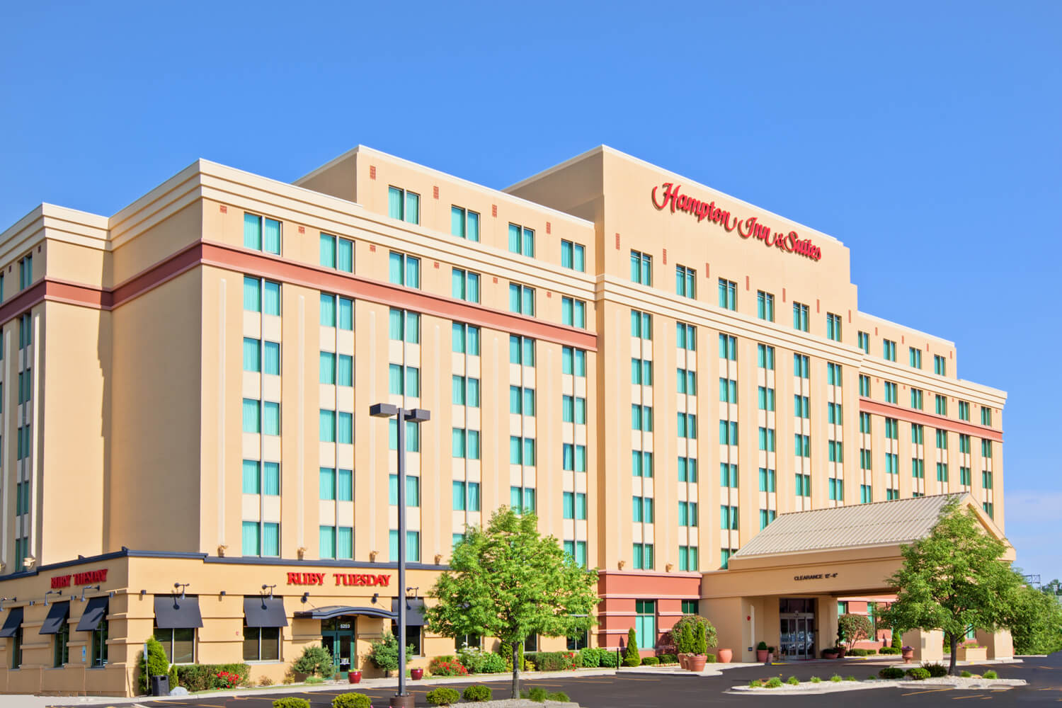 Raymond Management Company Hampton Inn & Suites Chicago North Shore