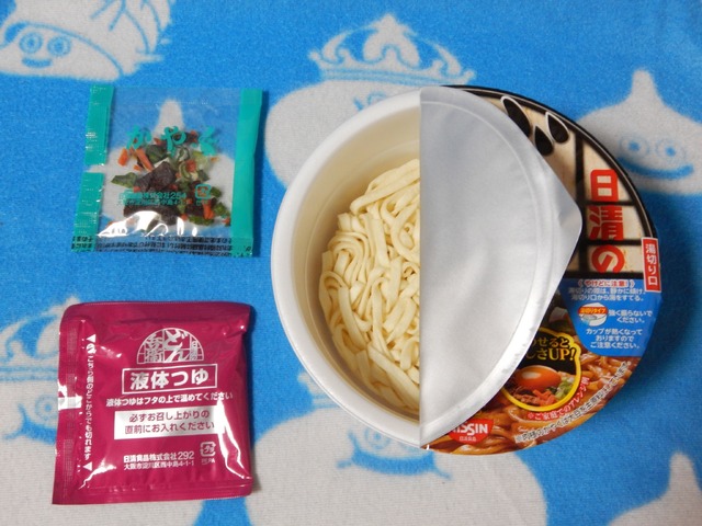じゃぱん♥ぬーどるず」のどん兵衛！「日清のどん兵衛 すき焼き 肉汁の旨みたっぷりすき焼き風うどん」 汁なしうどん「どん兵衛」第2弾は、牛すき風！ | Rbb Today