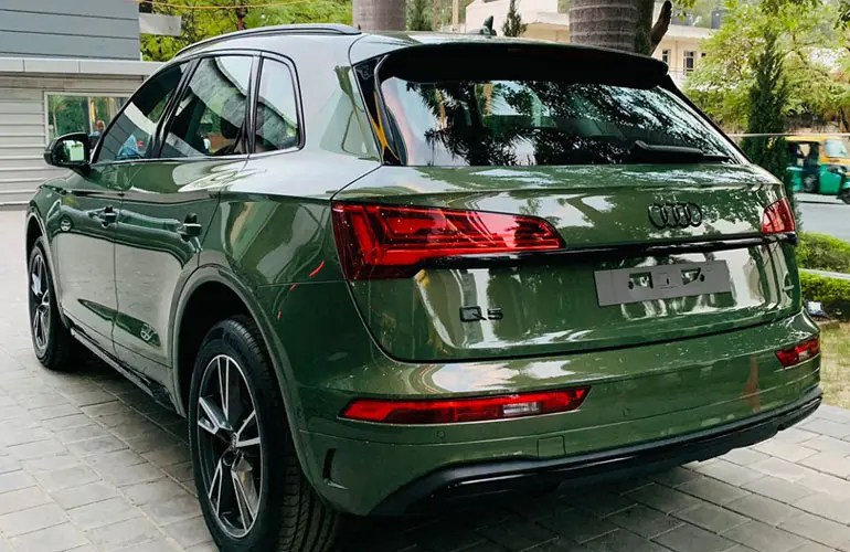 Hire Luxury Audi Q5 45 TFSI Technology Car on Rent.