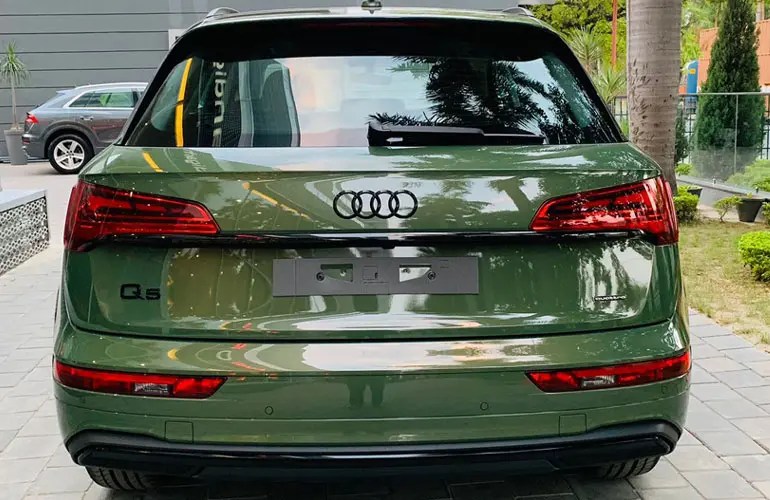 Hire Luxury Audi Q5 45 TFSI Technology Car on Rent.