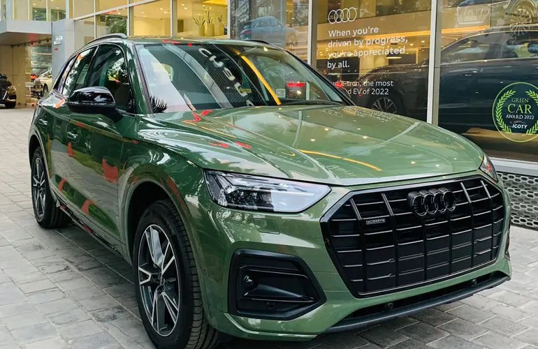 Hire Luxury Audi Q5 45 TFSI Technology Car on Rent.