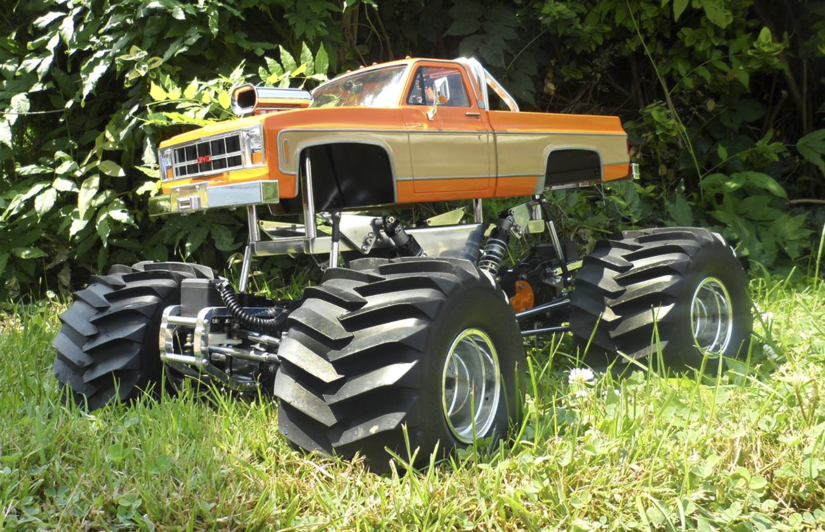 Dave Stellfox's GMC Sierrastyled Tamiya Clod Buster RC Car Action