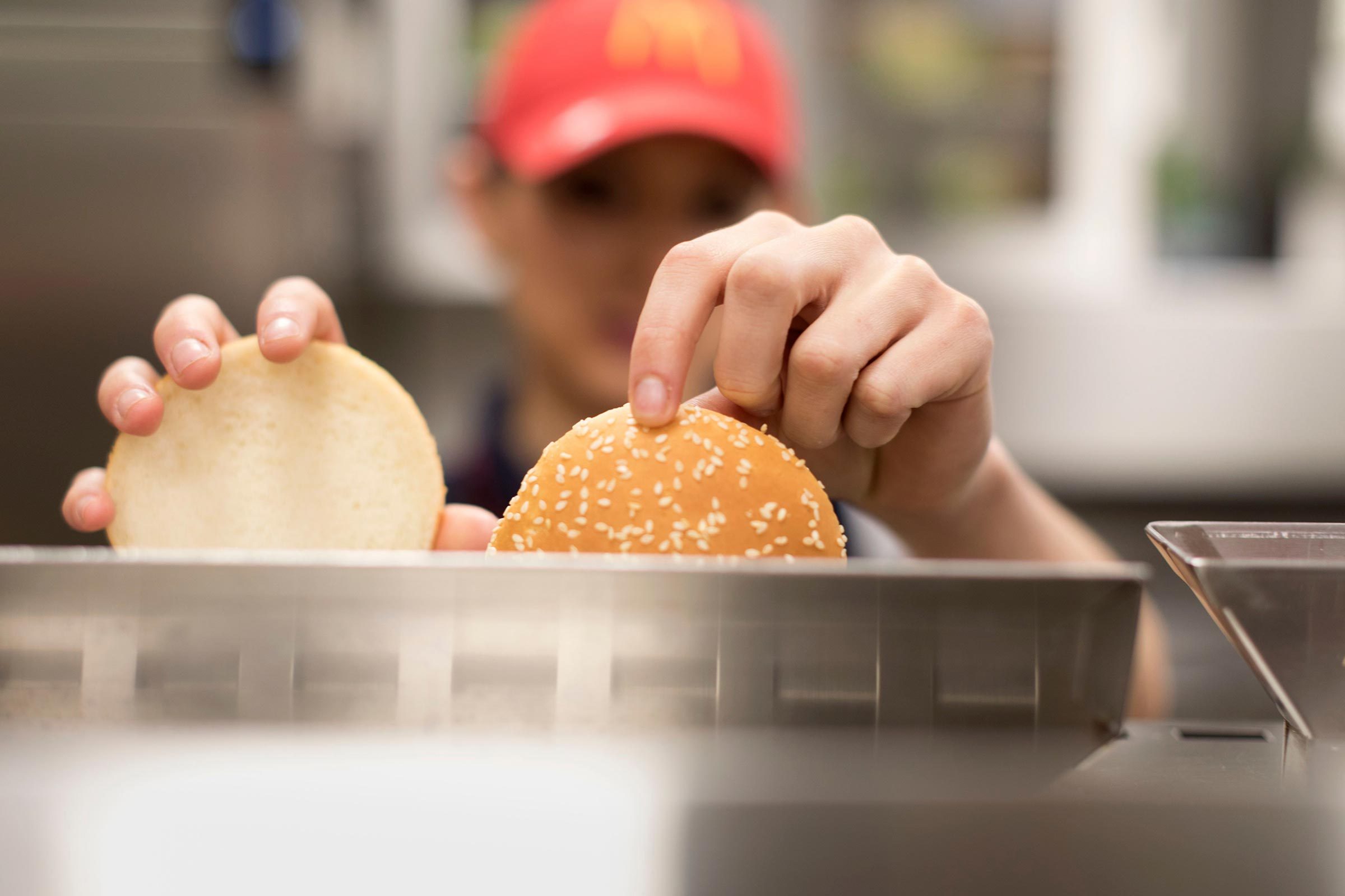 What Time Does Mcdonald’s Start Serving Hamburgers? Vending Business