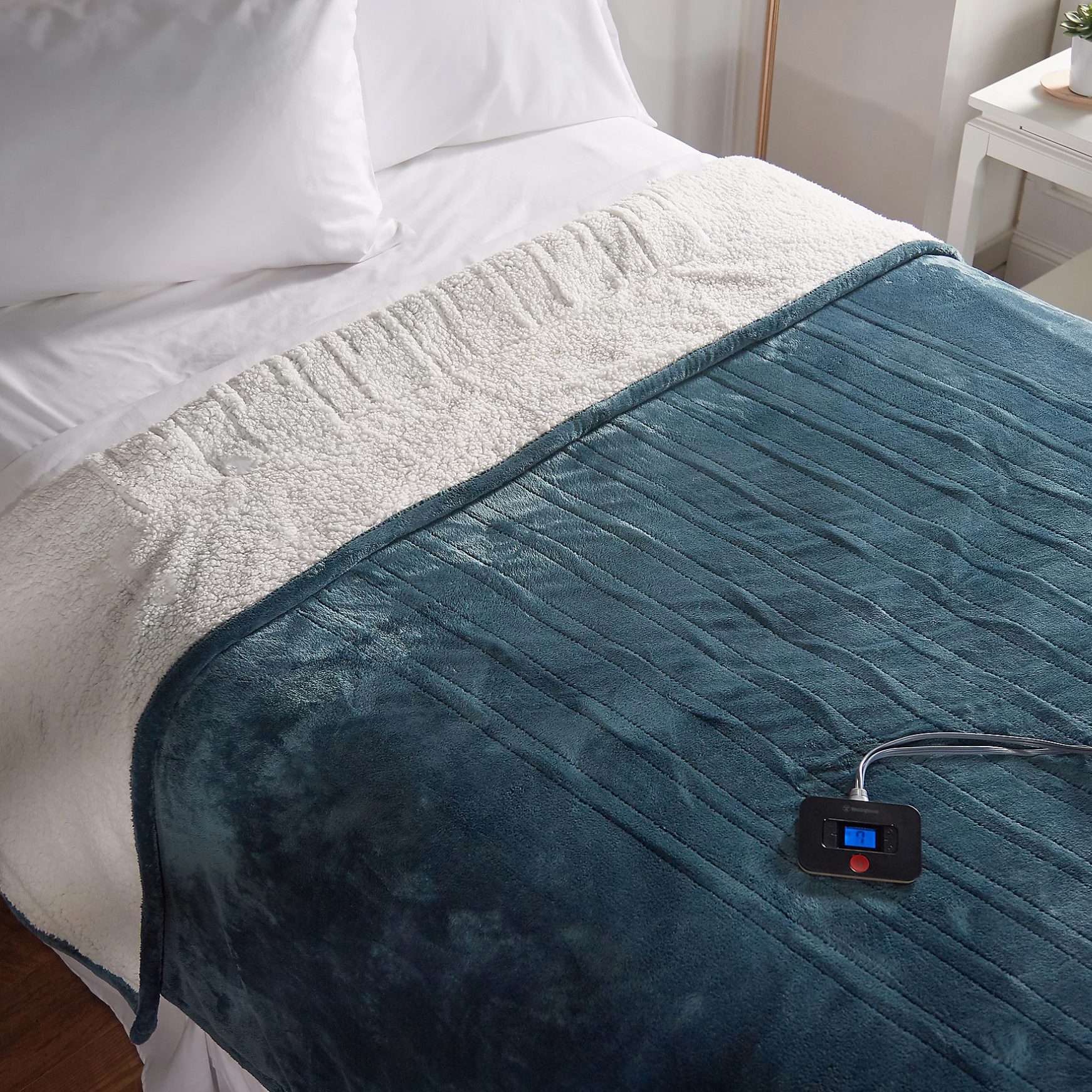 Electric Blanket On Top Or Bottom 10 Best Electric Blankets for 2021 Warm, Cozy Heated Blankets