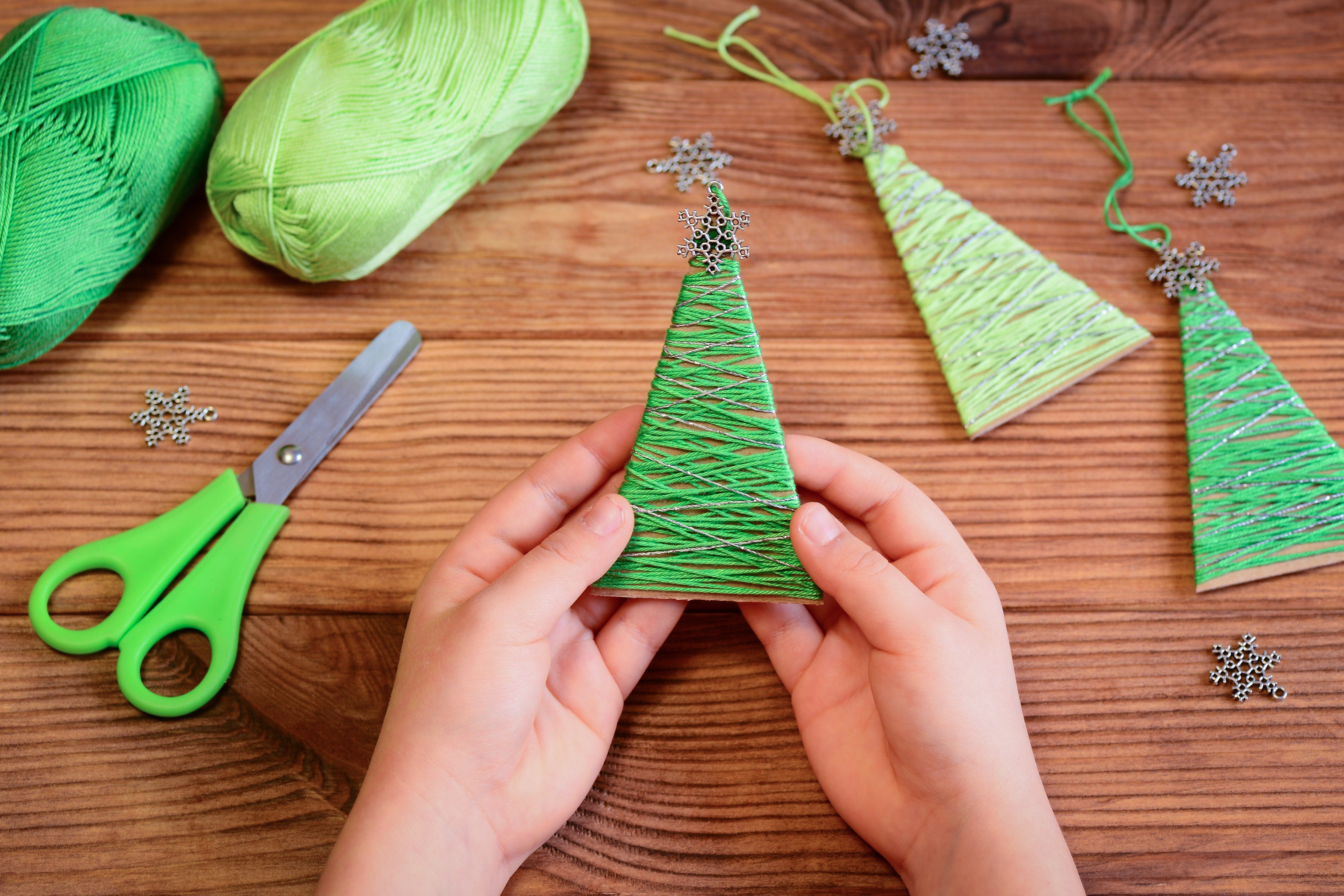 25 DIY Christmas Decorations to Deck Your Halls Reader's Digest