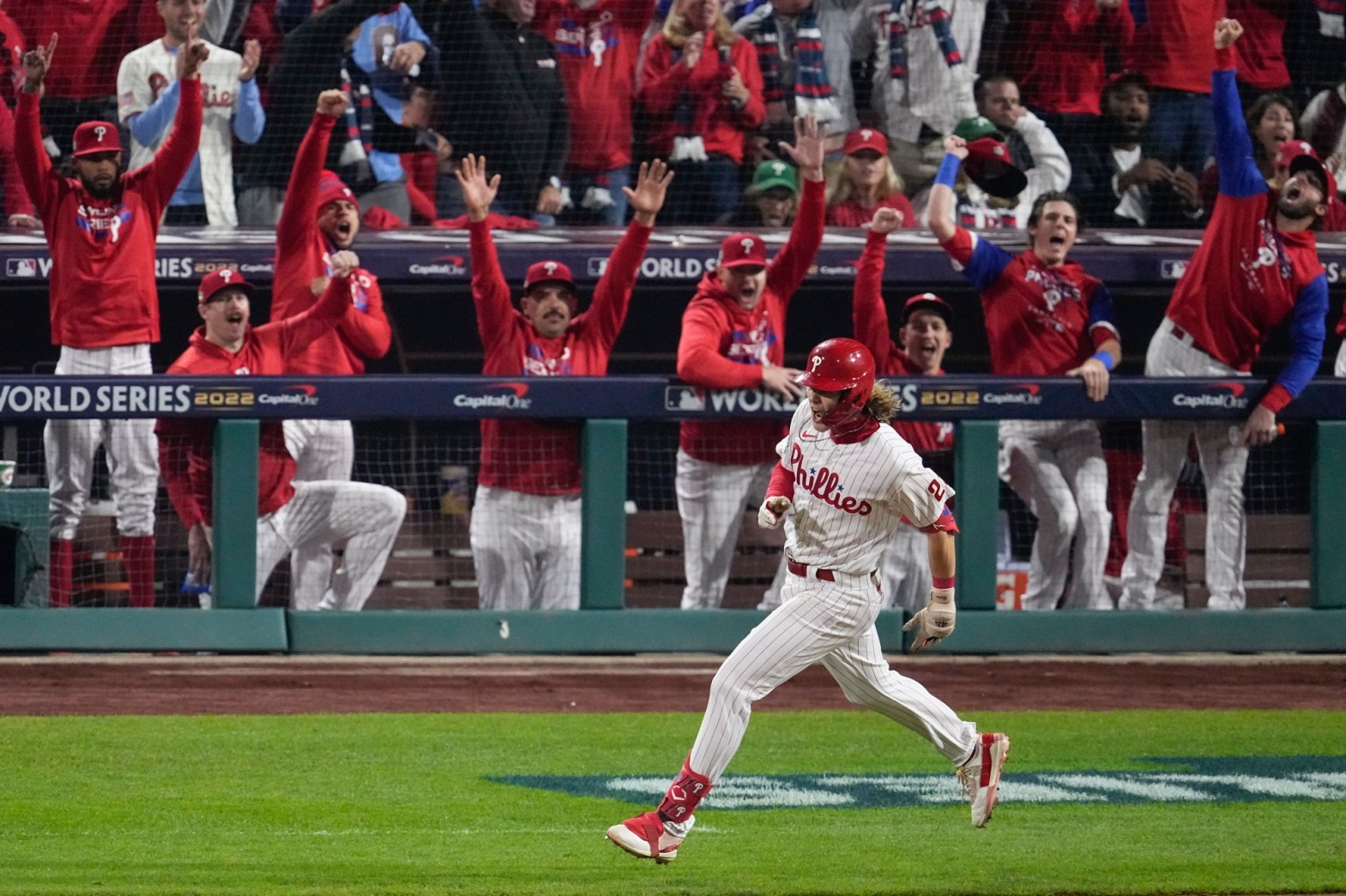 Phillies smash recordtying five home runs in Game 3, are oneup on