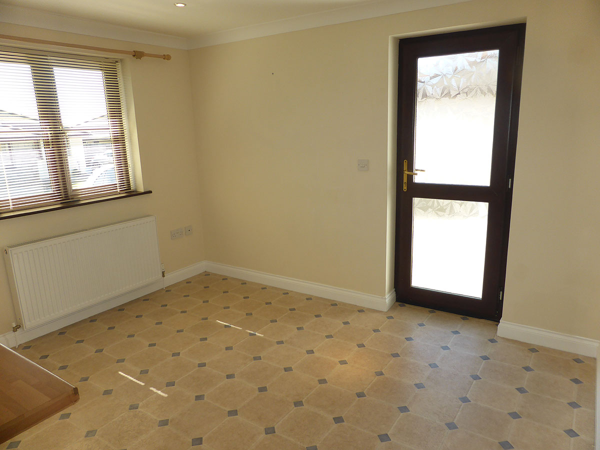 Sandy Lane, Redruth. TR15 2DG. Real Estates (Cornwall)