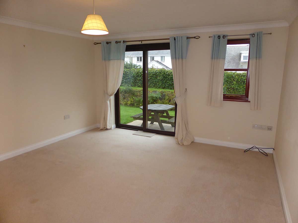 Sandy Lane, Redruth. TR15 2DG. Real Estates (Cornwall)