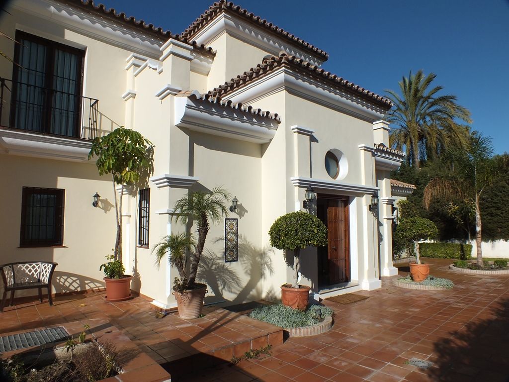 Featured property reformed villa in El Paraiso, Estepona Realista