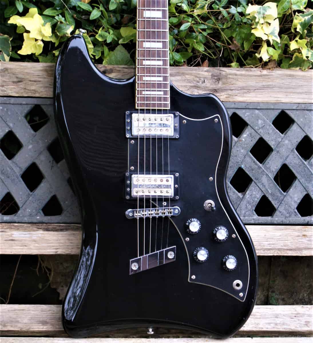 Rare & Collectable 1998 DeArmond By Guild, JetStar In Black w/Soft