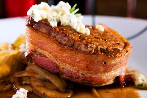 Filet mignon en salsa de champiñones y roquefort Recetín Recetín