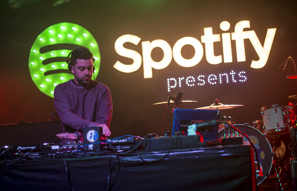 Drop DJ’en Spotify mixer festmusikken for dig recordere.dk
