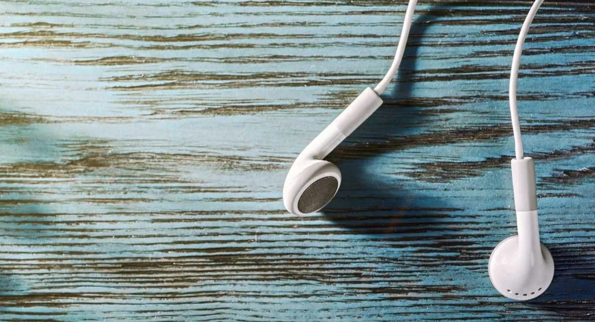 Headphone vs Headset Comparison and Guide Record Player Pro