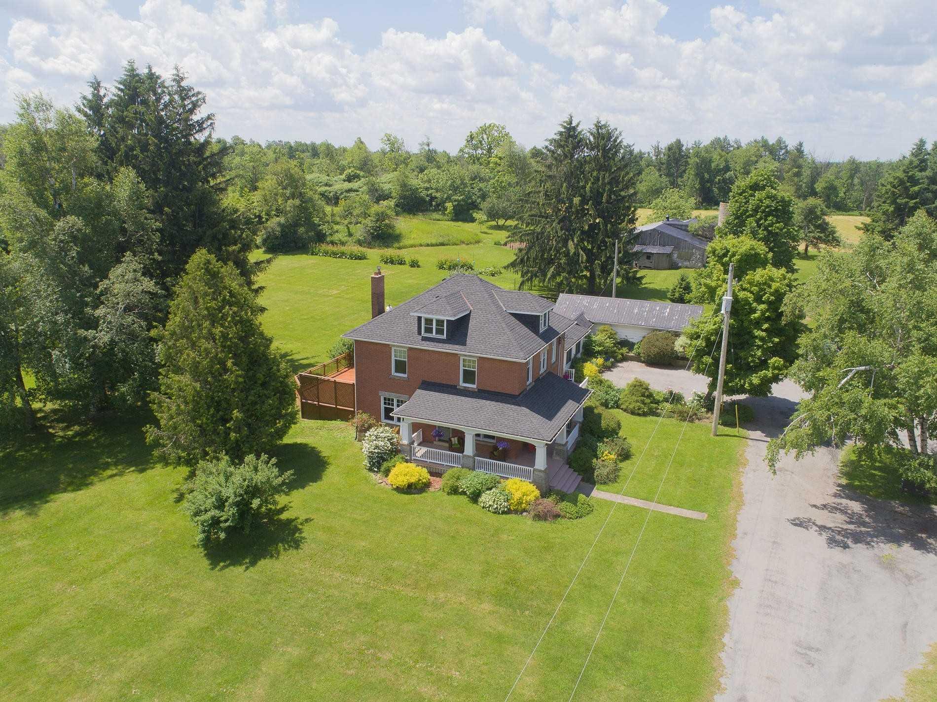 10205 First Line, Milton Red Carpet