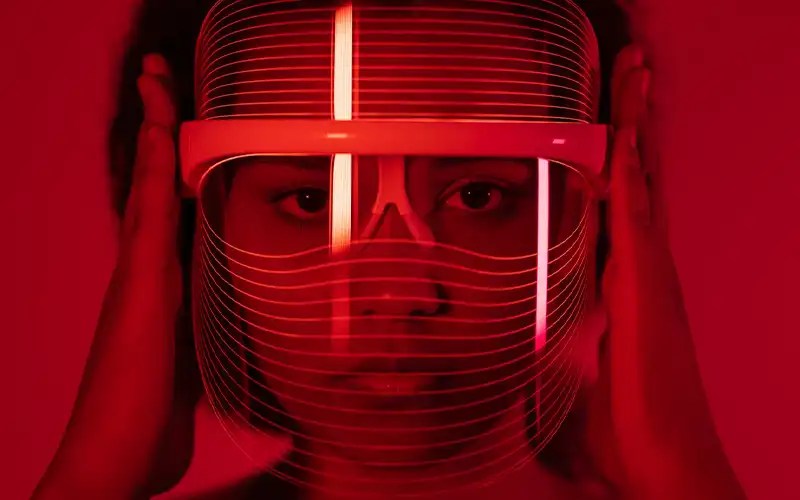 Red Light Therapy Uses, Benefits, Side Effects and Risks.