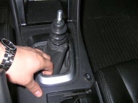 2007-12 Nissan Altima shift boot installation