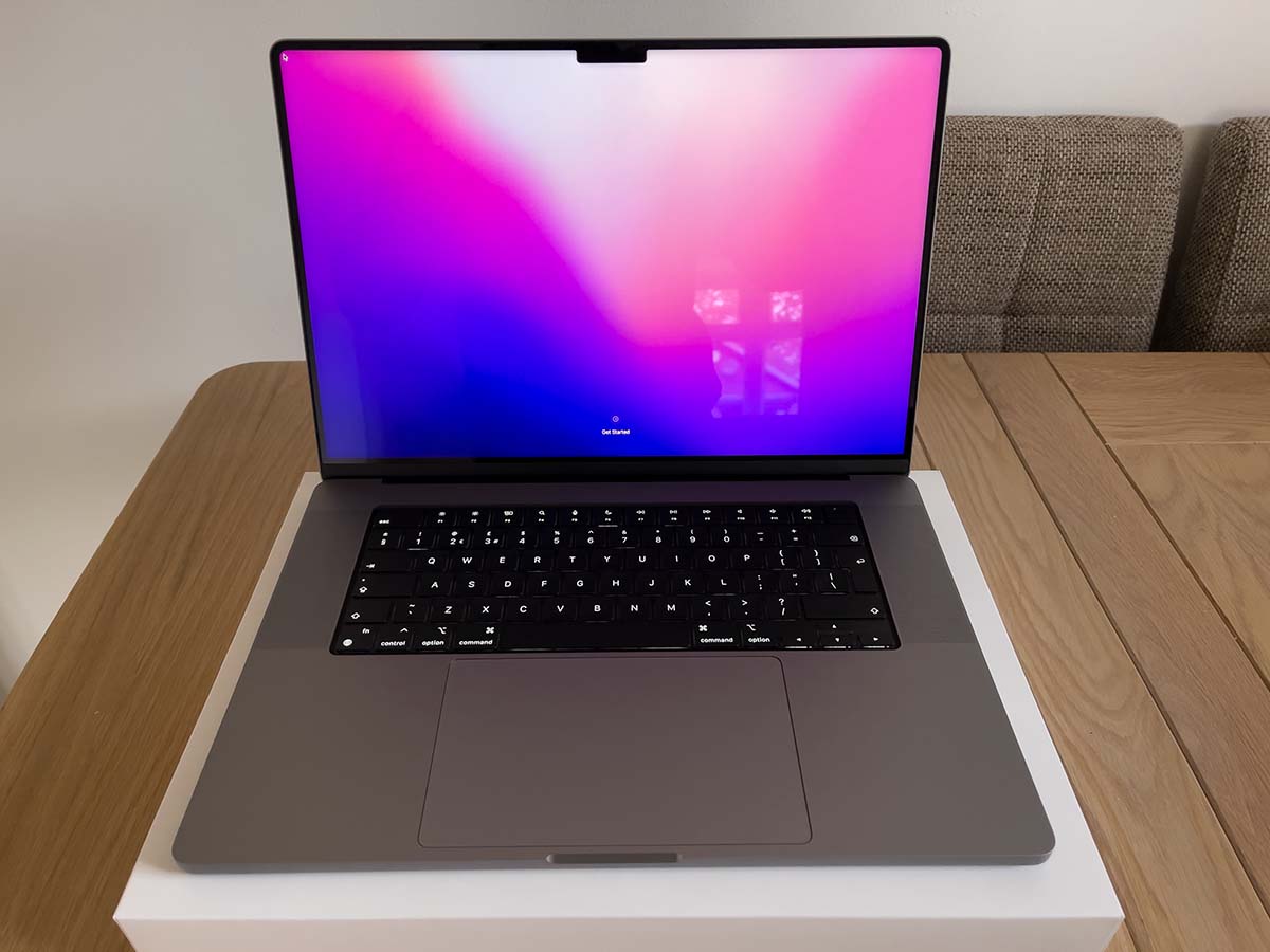 Apple M1 Max MacBook Pro unboxing & first impressions