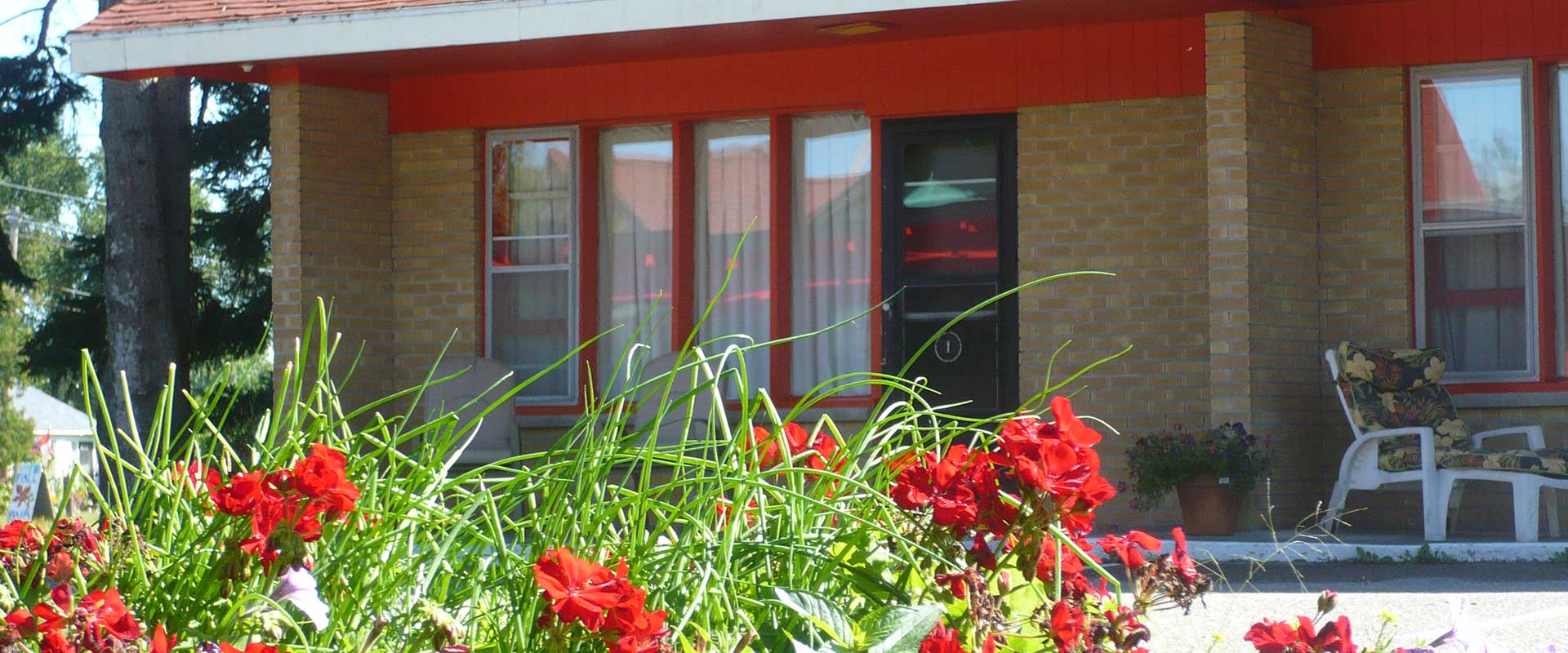 at Red Top Motor Inn, Iron Bridge, Ontario, Canada