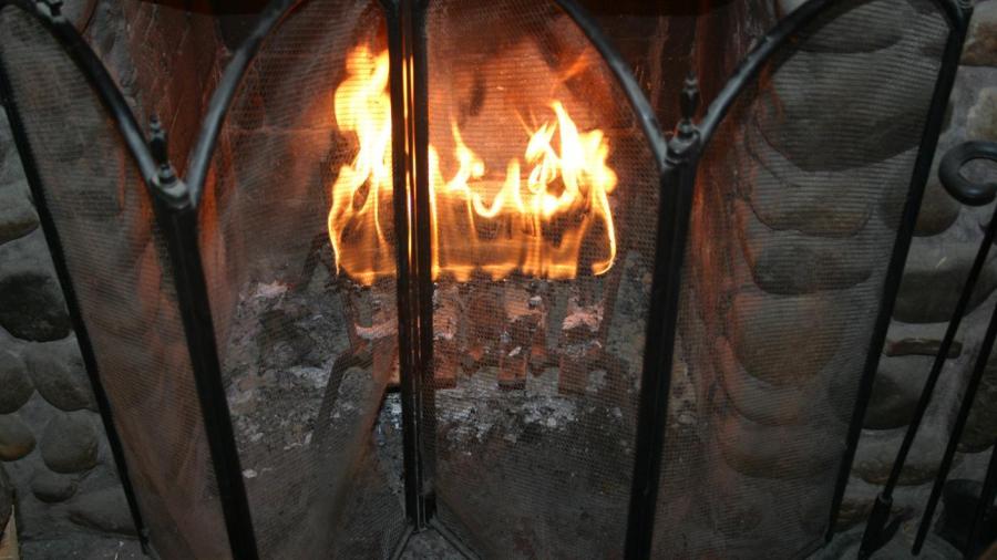 How Do You Put Out Duraflame Logs? How Do You Put Out Duraflame Logs?