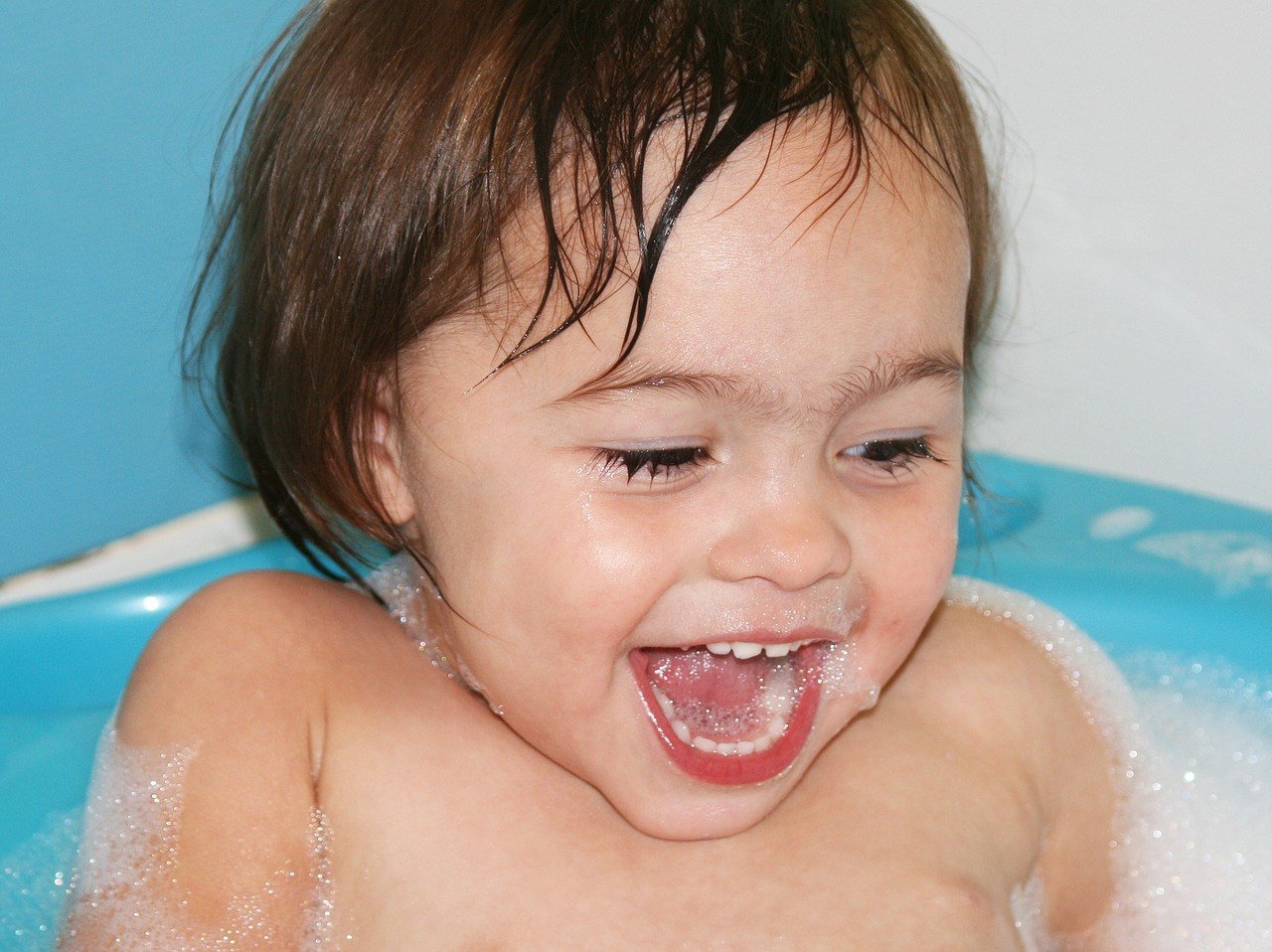 Baby Scared of Bath Time? Their Fear With This Simple Trick!
