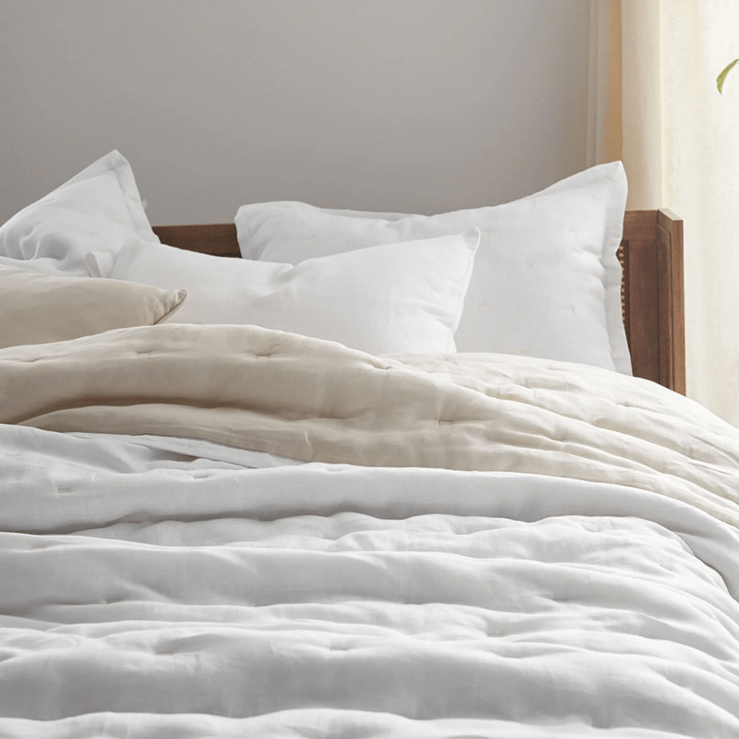 Legends Hotel + Reversible Relaxed Linen Quilt