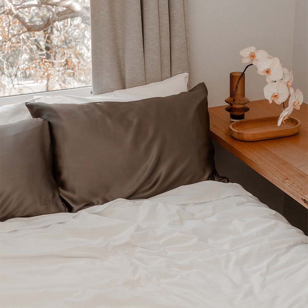 Silvi + The AntiAcne Silk Pillowcase