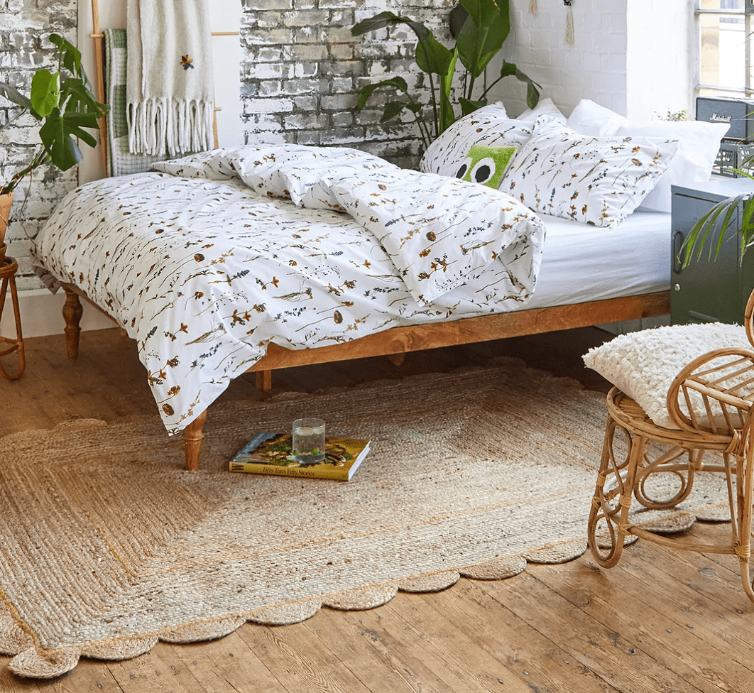 Urban Outfitters + Scalloped Jute 5×7 Rug