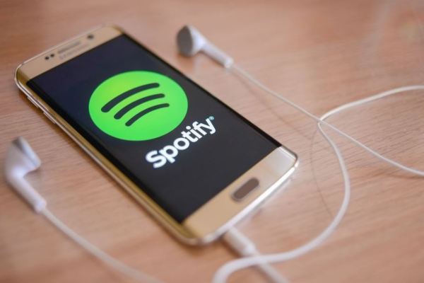 Spotify keeps pausing on iphone