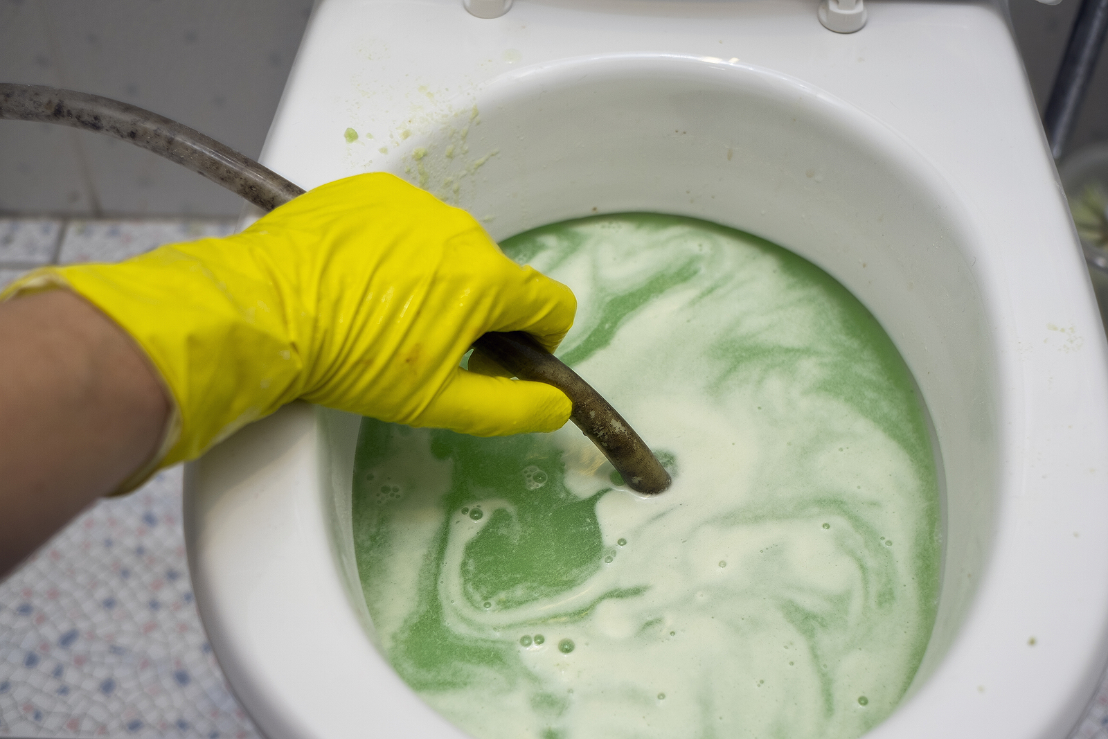 5 Ways to Unclog a Toilet Without a Plunger Reichelt Plumbing