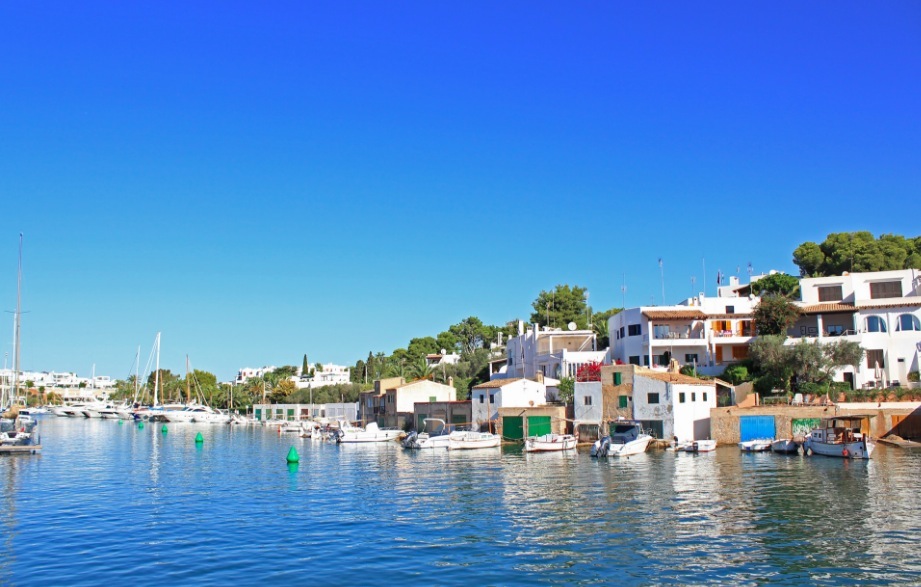 Eine Woche Mallorca im 3* Apartment mit Flug und Rail&Fly ab 223