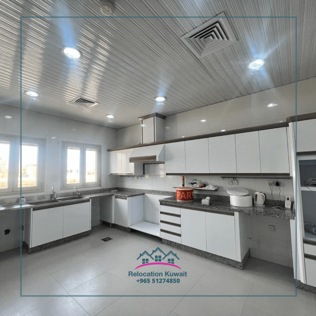 Massive and very bright 5 master bedrooms with 2 balconies for rent in