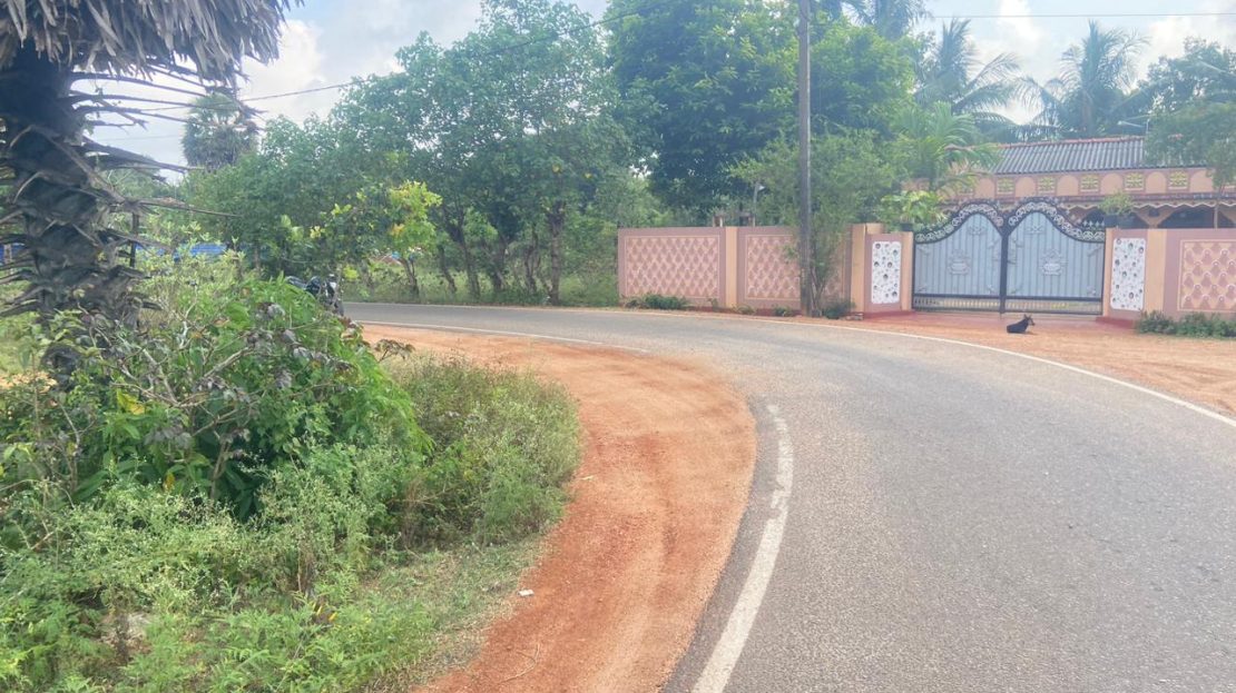 Land for sale at Puttur Aavarangal, 200 M from Pointpedro Road. RE