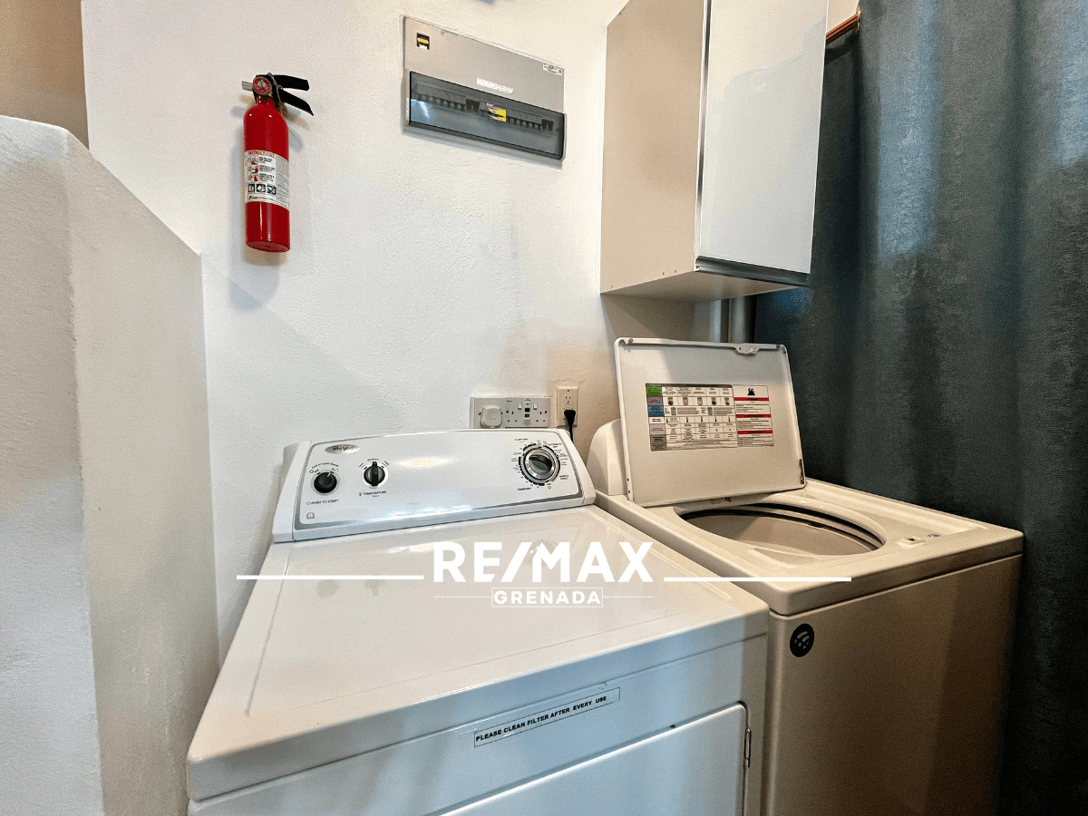 Blue Star 2BR Off Campus SGU Apartment in Lance Aux Epines