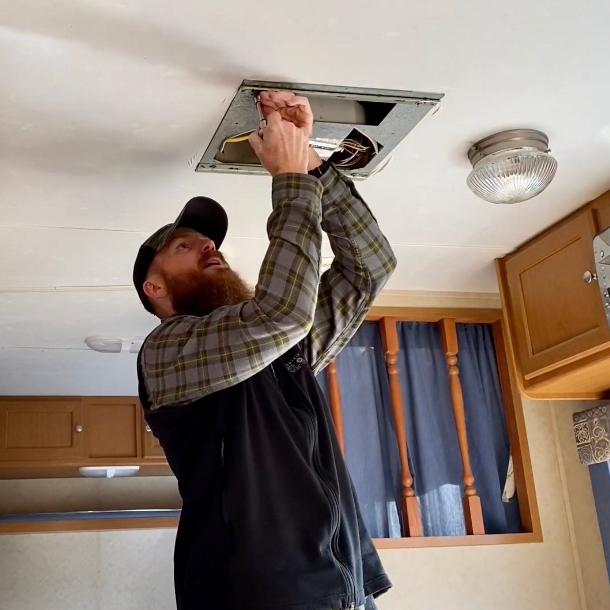 How to install an EPDM rubber roof on a Camper or RV (A Helpful Guide