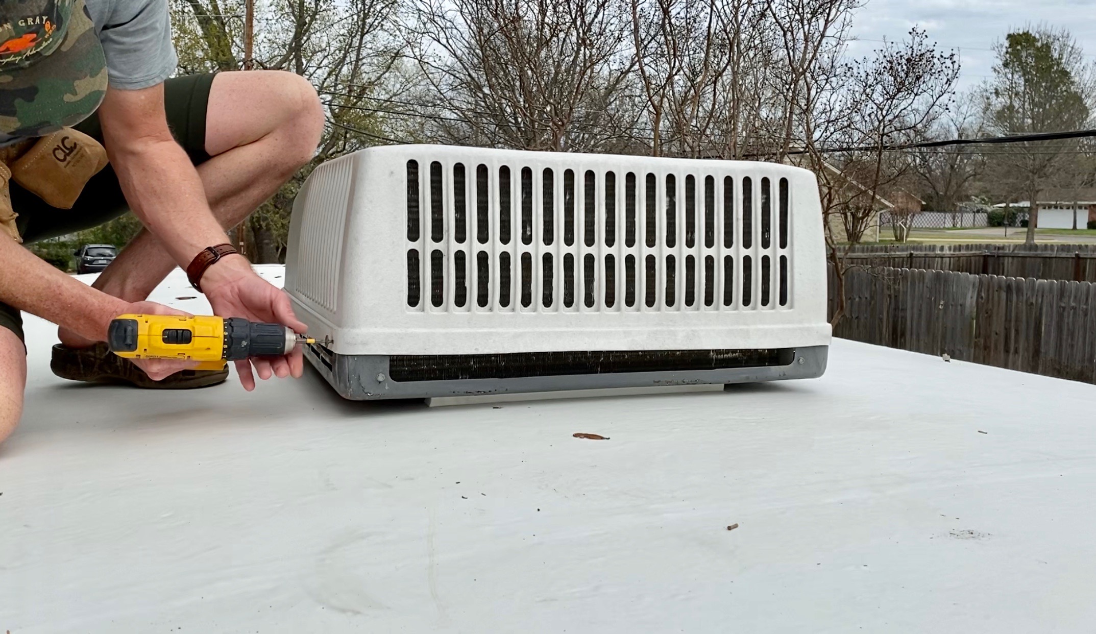 Motorhome Air Conditioner Repair / Maxxair 00 325001 Tuffmaxx Coleman