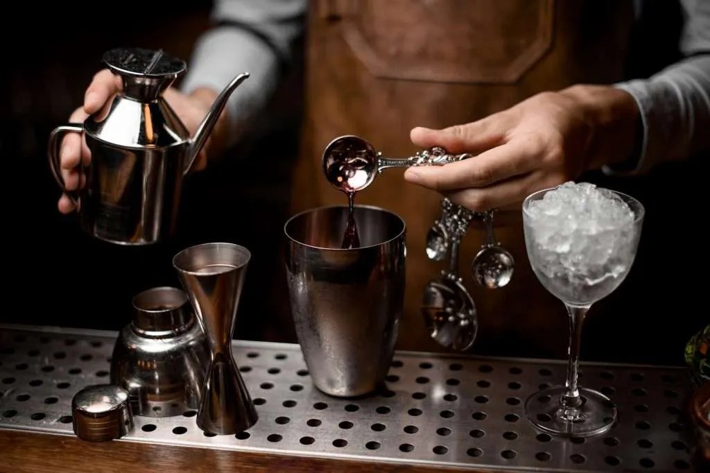 Cocktail Bartenders in the Greater Toronto Area Rent a Bartender