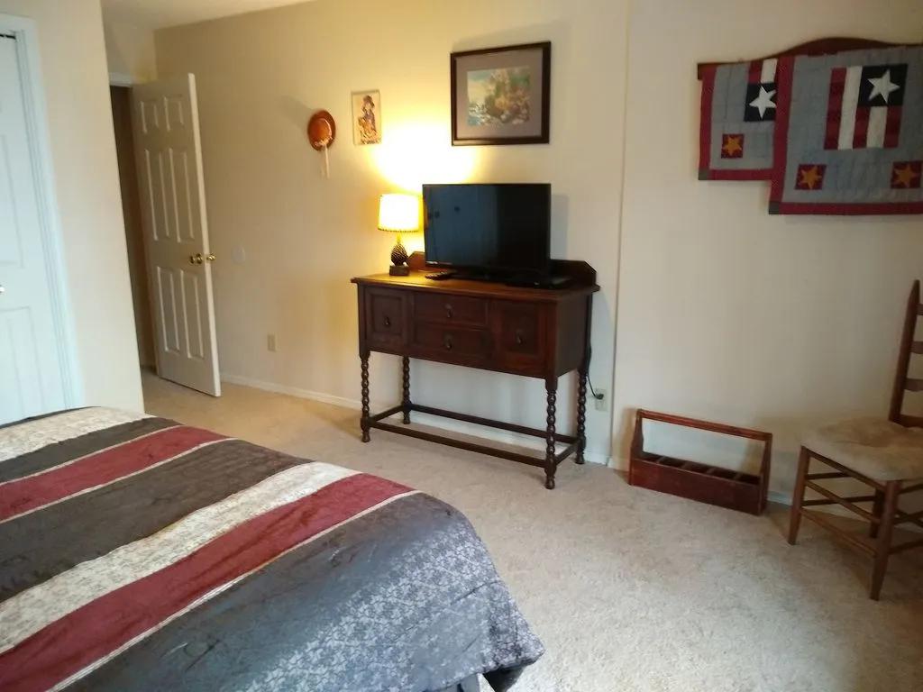 3 Bedrooms Lakefront Condo Rental in Gilbertsville, Kentucky Stay on