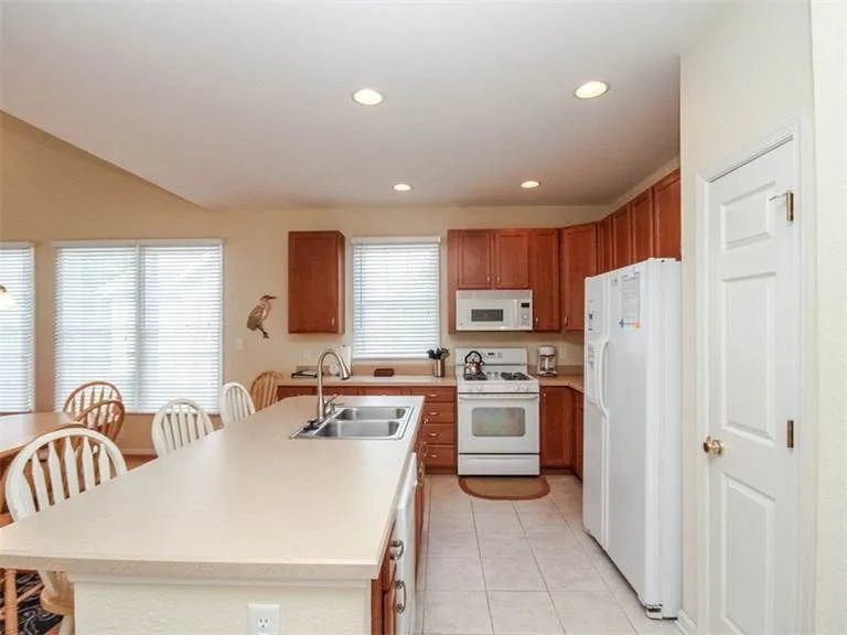 4 Bedrooms Townhome rental in Ocean View, Delaware. 219OG 4BR+Den Bear Trap End TH Pools