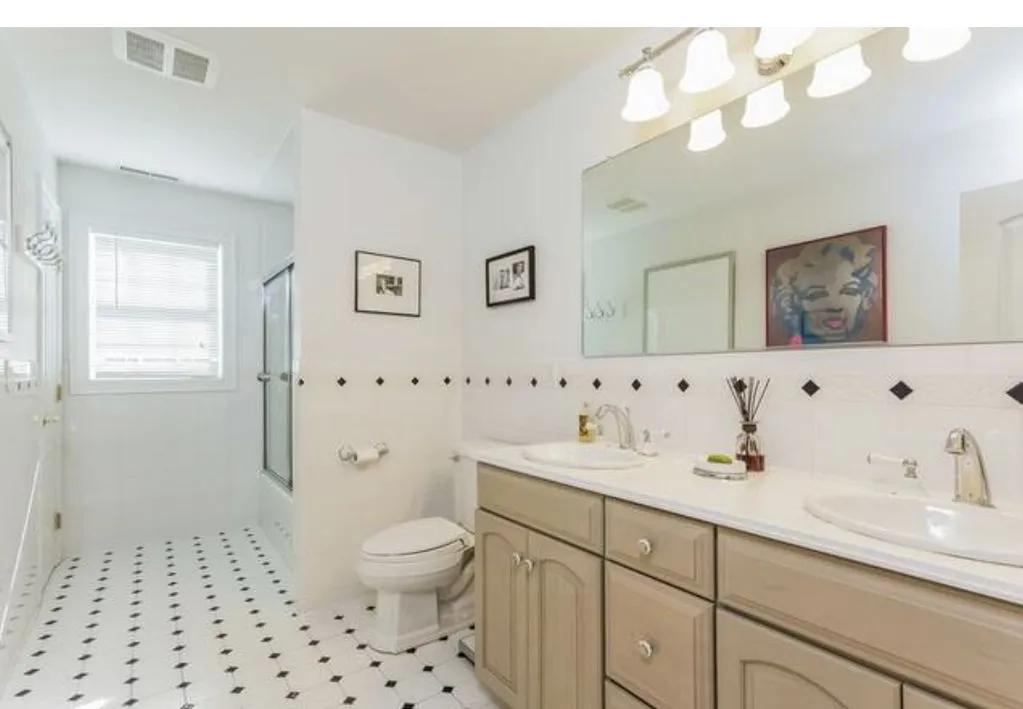 4 Bedrooms House rental with Hot Tub in Connecticut, Connecticut. Rent