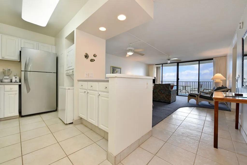 2 Bedrooms Condo Rental in Lahaina, Hawaii Ocean Front Great Price