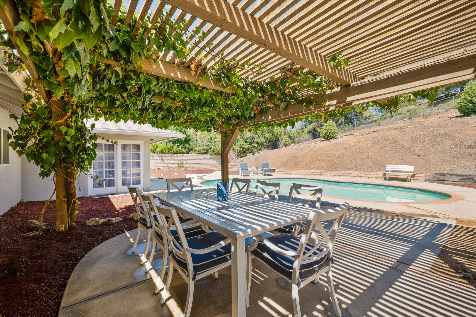 Thousand Oaks California Rentals with a Pool Renters Club