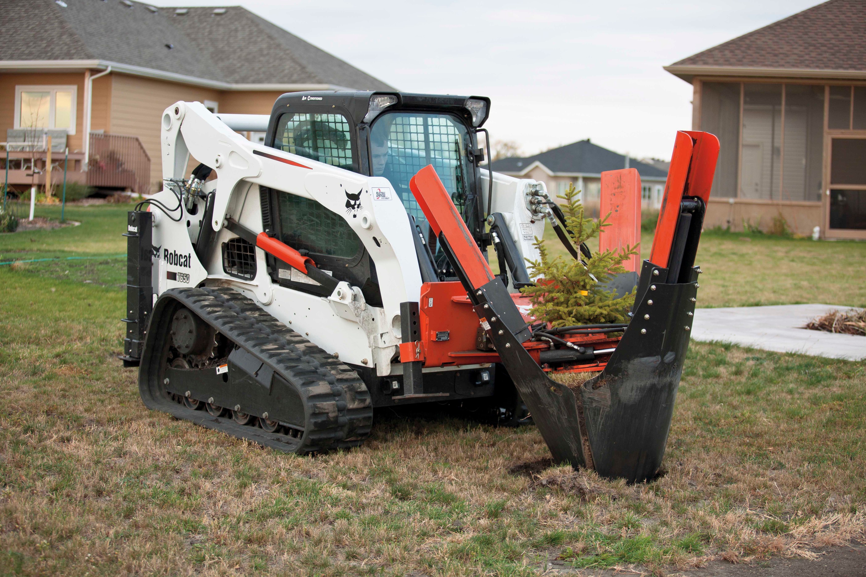 What's The Difference Between Skid Steers and Compact Track Loaders
