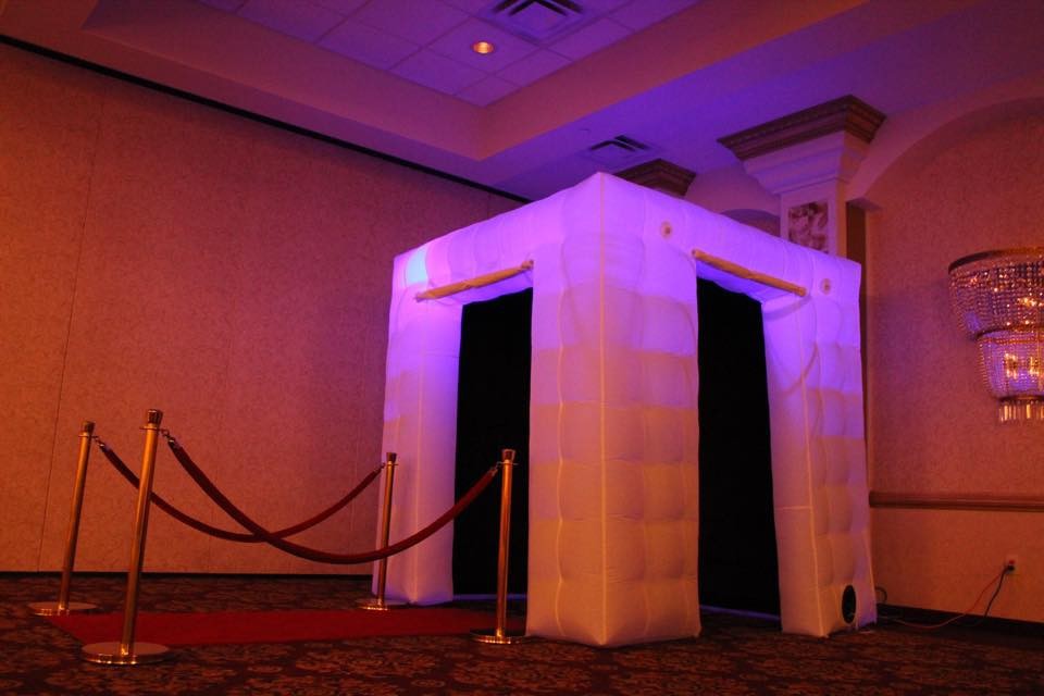 Inflatable Booth! Perfect photo booth enclosure for events and weddings.