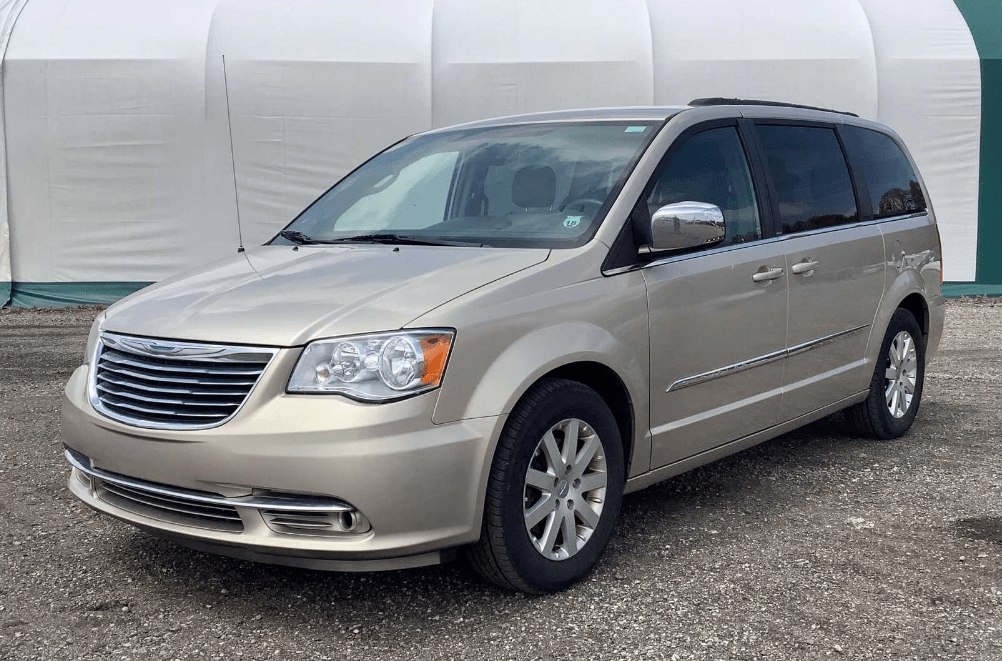 2012 Chrysler Town and Country TOURING-L - Repo Finder