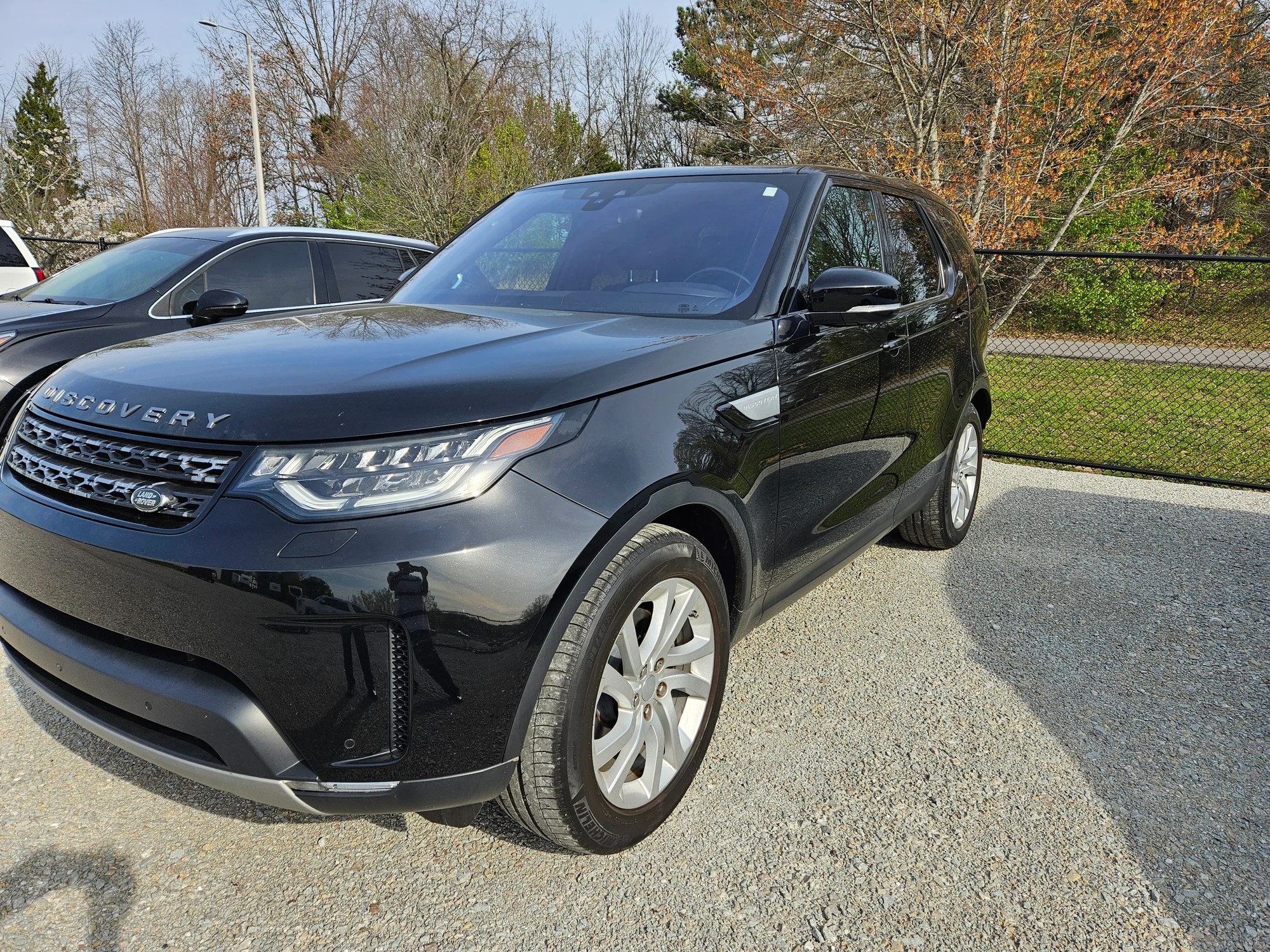 2017 Land Rover Discovery 4D 3L V6 with 3rd Row Repo Finder